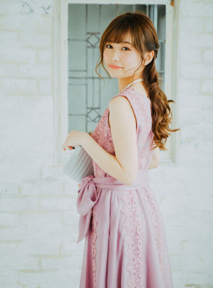 サッシュベルト付きノースリーブ縦ライン花柄刺繍ワンピース