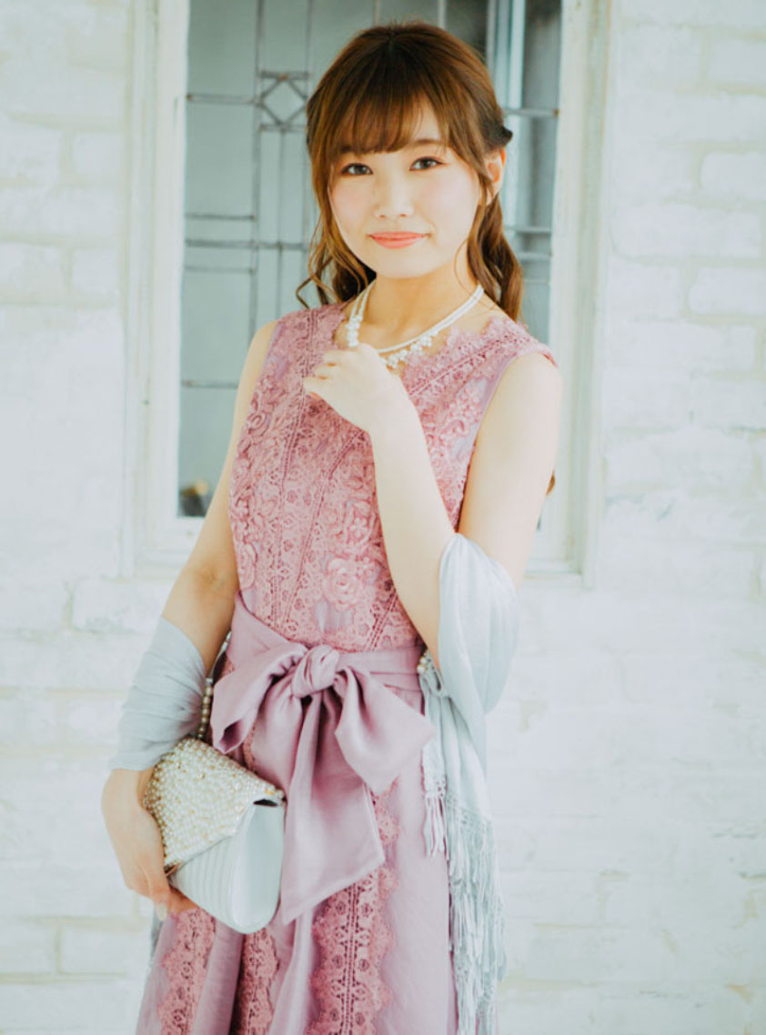 サッシュベルト付きノースリーブ縦ライン花柄刺繍ワンピース｜結婚式