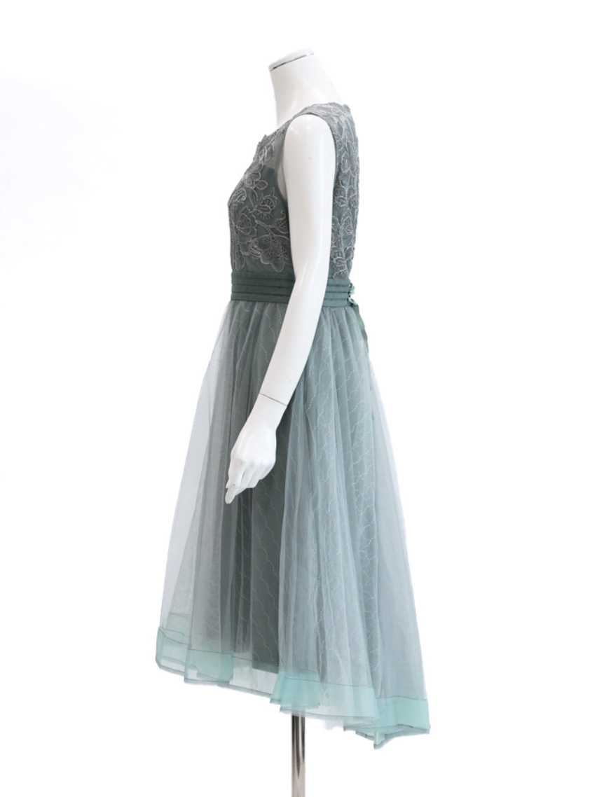 ノースリーブ刺繍切り替えチュールスカートフィット＆フレアワンピース