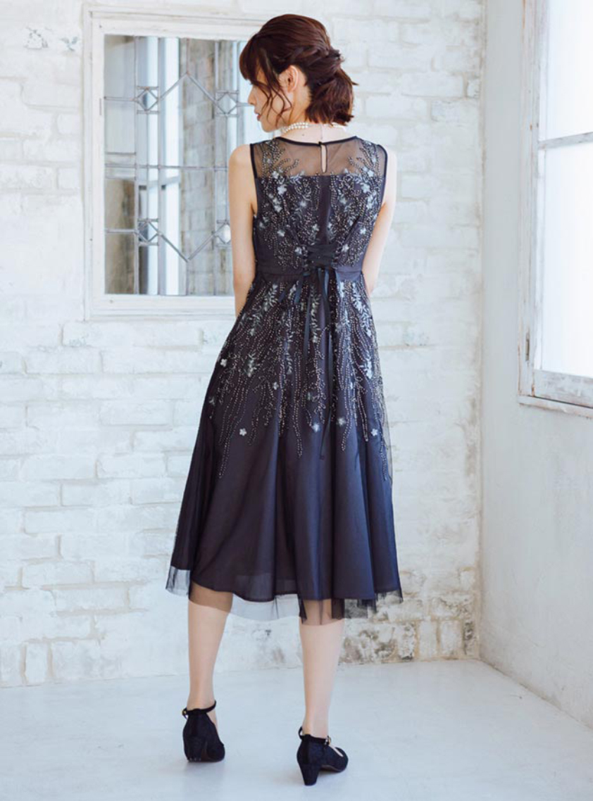 黒布に刺繍入りノースリーブワンピースダナパリ定価75900円 黒布に刺繍入りノースリーブワンピースダナパリ定価75900円