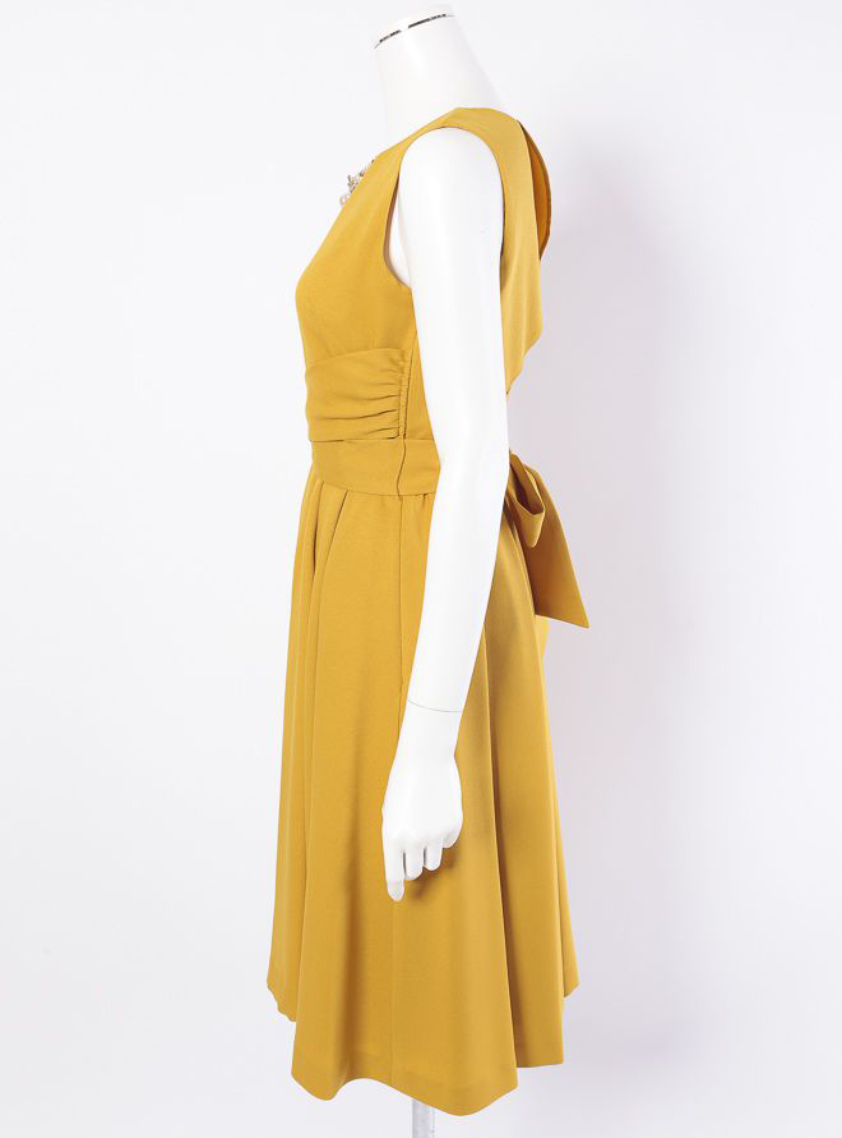 アクセサリー付ノースリーブ前クロスリボンワンピース｜結婚式パーティ