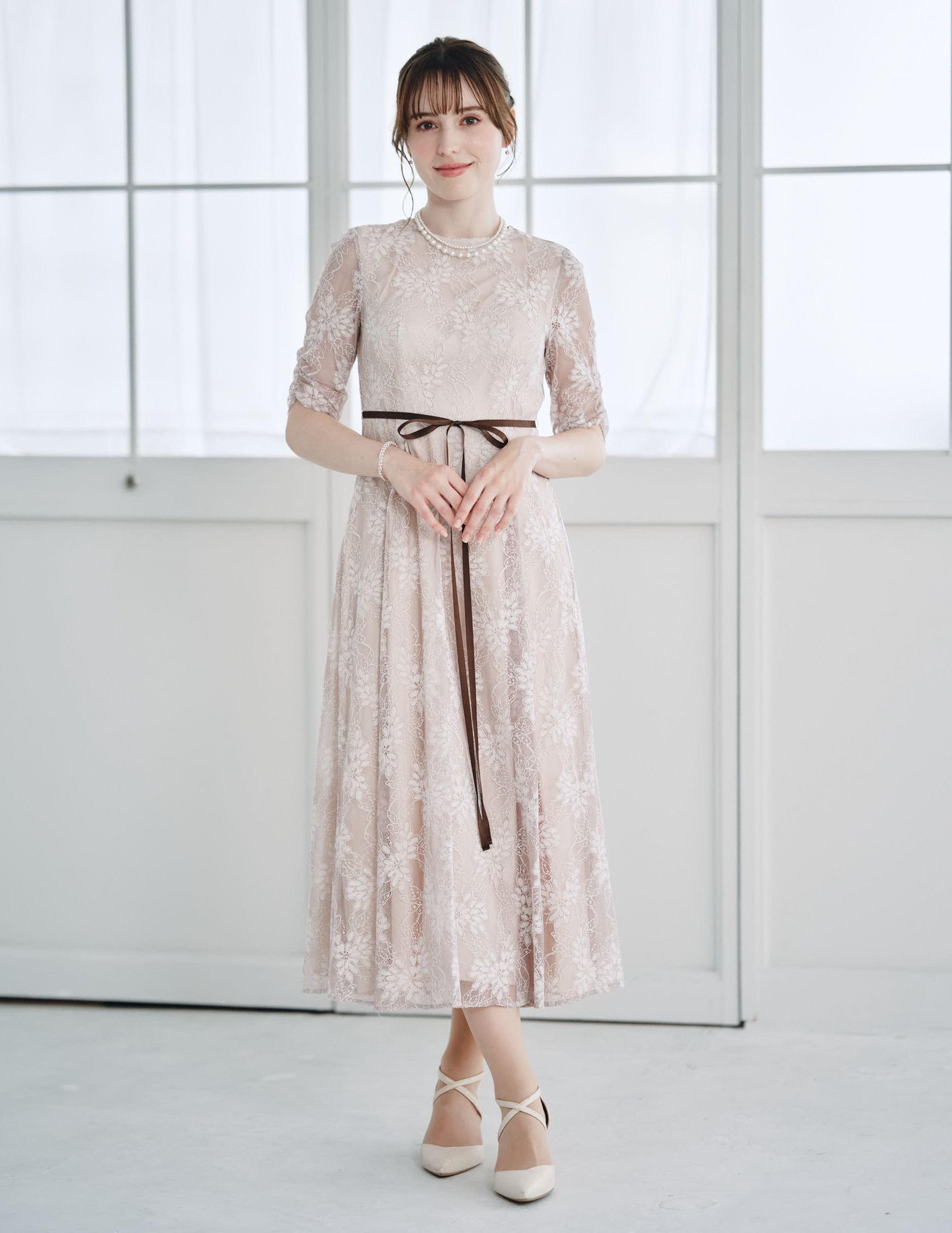 AIMER】サテンリボンベルトラメレースワンピース｜結婚式パーティの