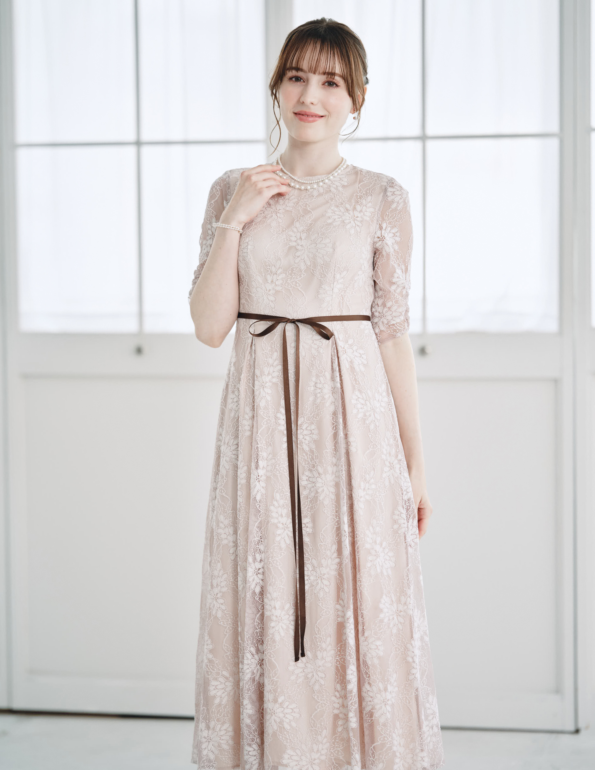 AIMER】サテンリボンベルトラメレースワンピース｜結婚式パーティの